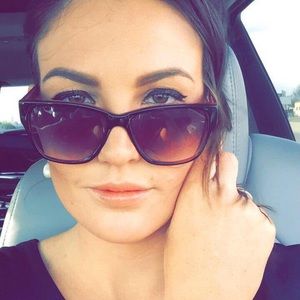 Meet your Posher, Madelynn